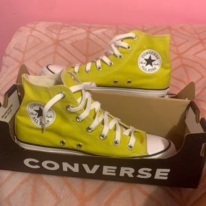 Size 5.5 in men 7.5 in women. Unisex